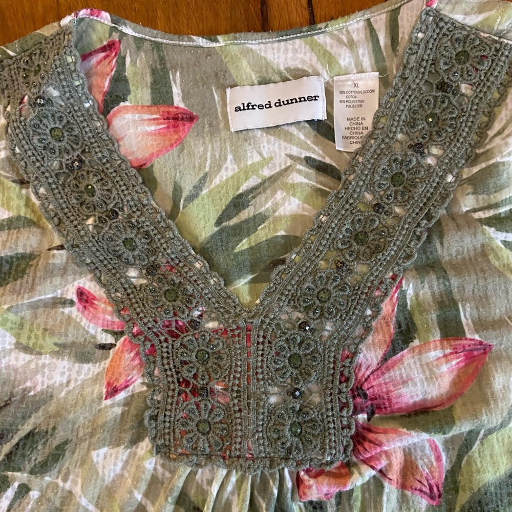 Set of FOUR Tops, Perfect to Add Versatility to Any Wardrobe, Size XL - Picture 14 of 16